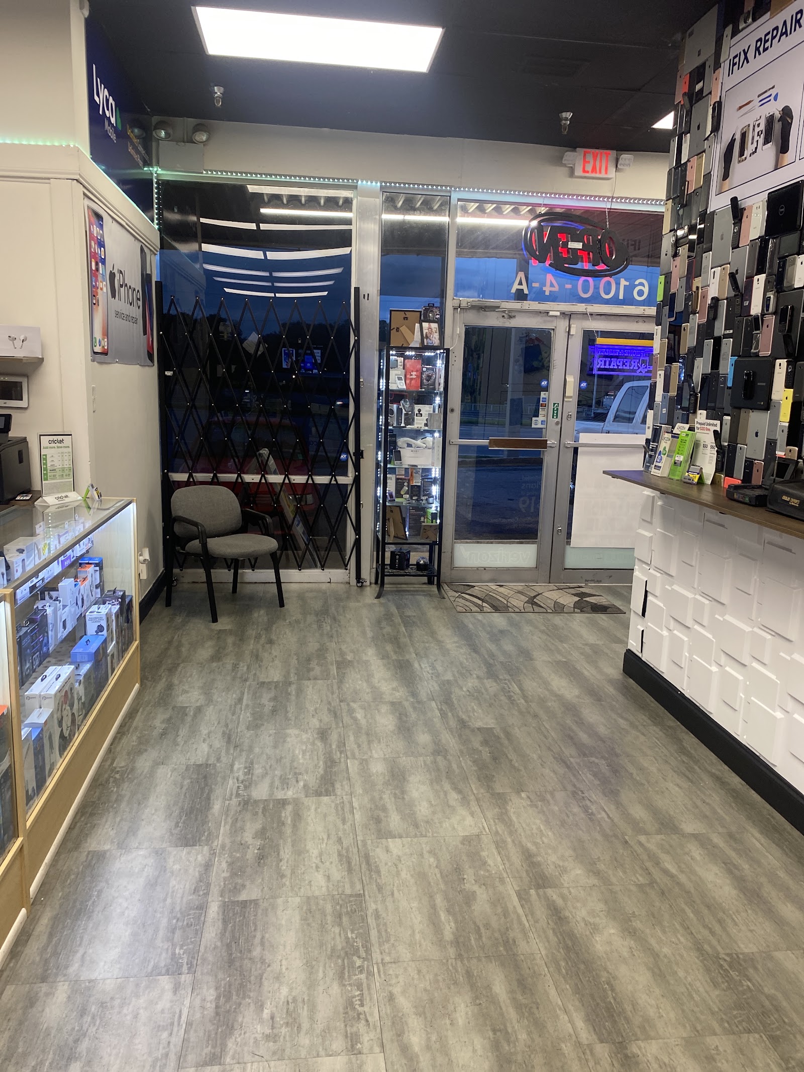 Inside iFix Repair Center on Colonial Dr in Orlando